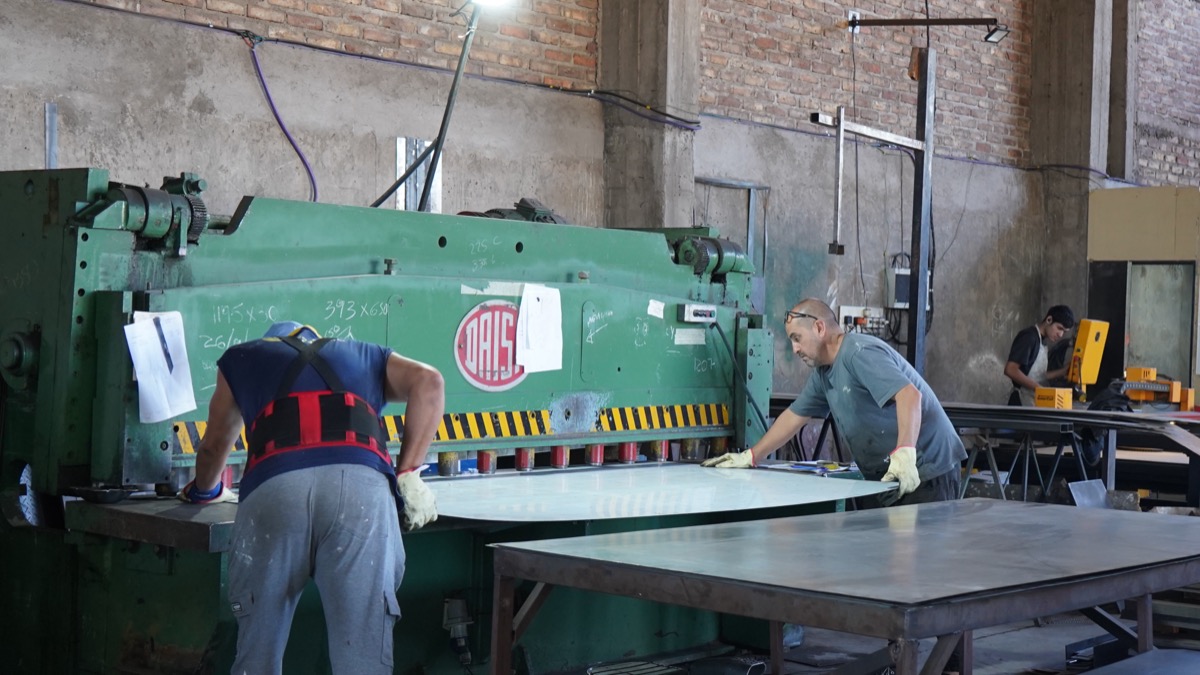Maquinaria CNC en el taller metalúrgico de Abercuyo en Las Heras
